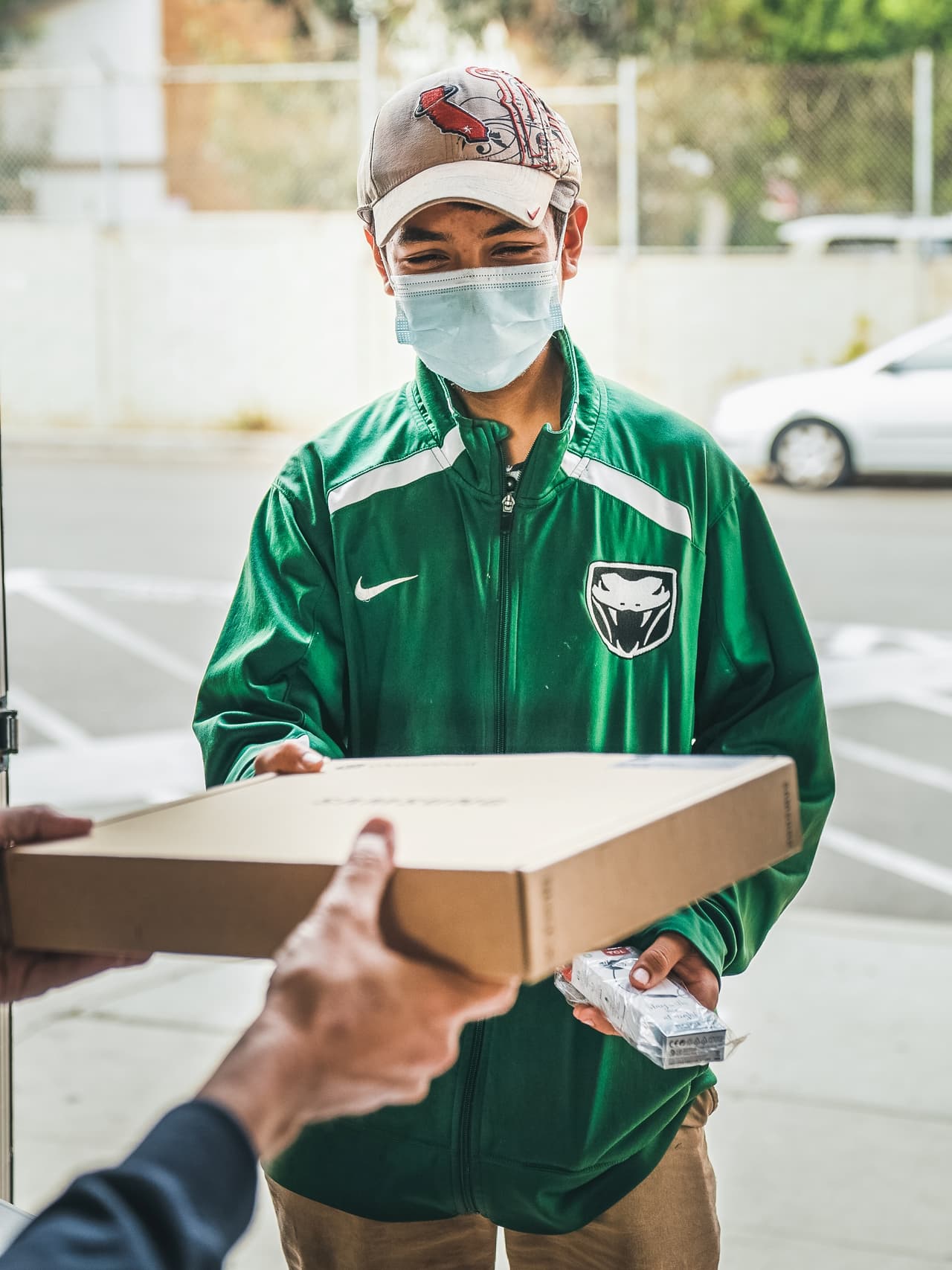 Gracias a las donaciones de empresas y del público en general, el programa ha entregado 65,000 computadoras portátiles.
<br>