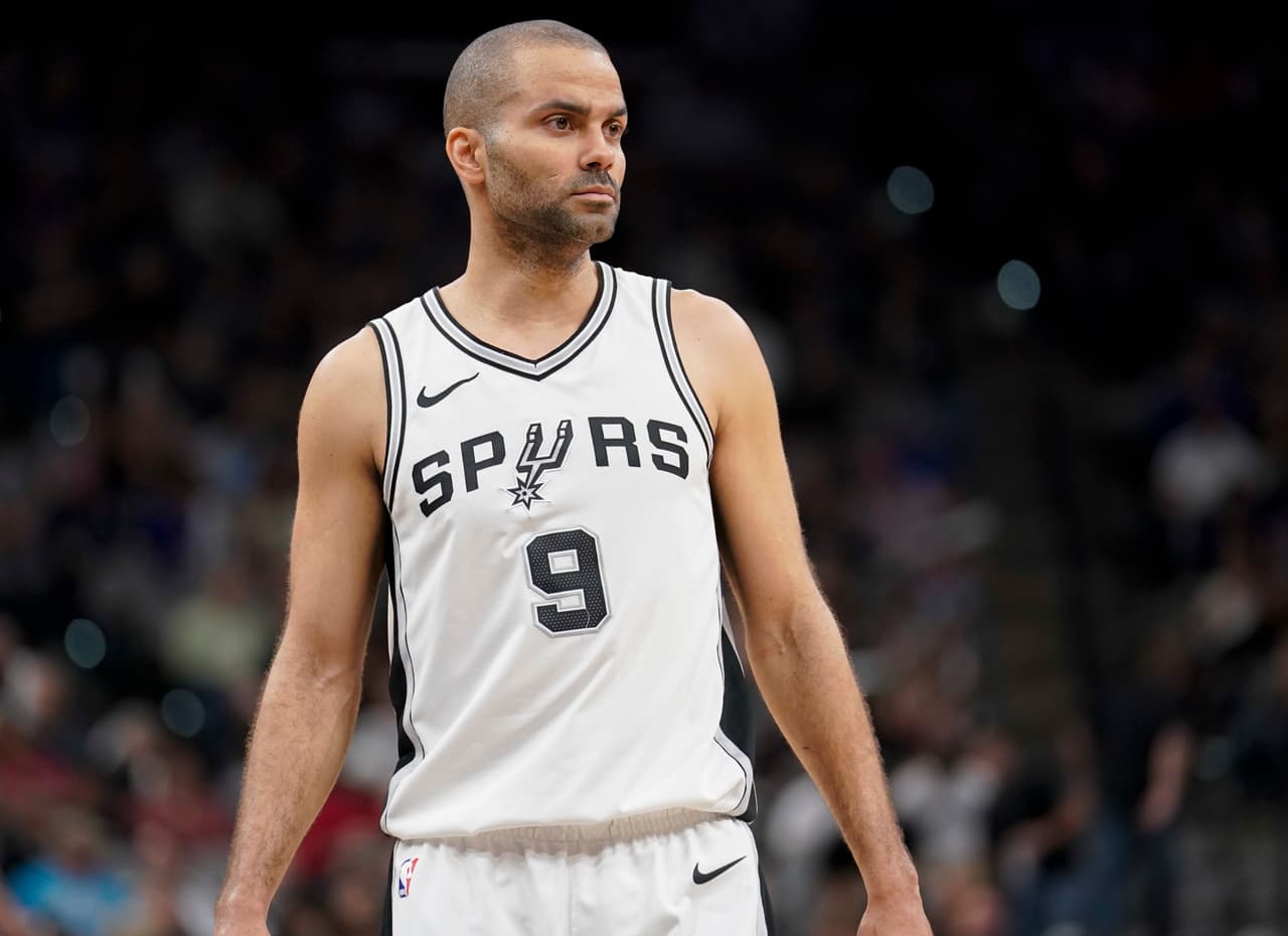 Tony Parker #9. Fue el primer europeo en ser MVP en finales; ganó cuatro anillos con San Antonio Spurs y es quien tiene más asistencias en la historia de la franquicia.