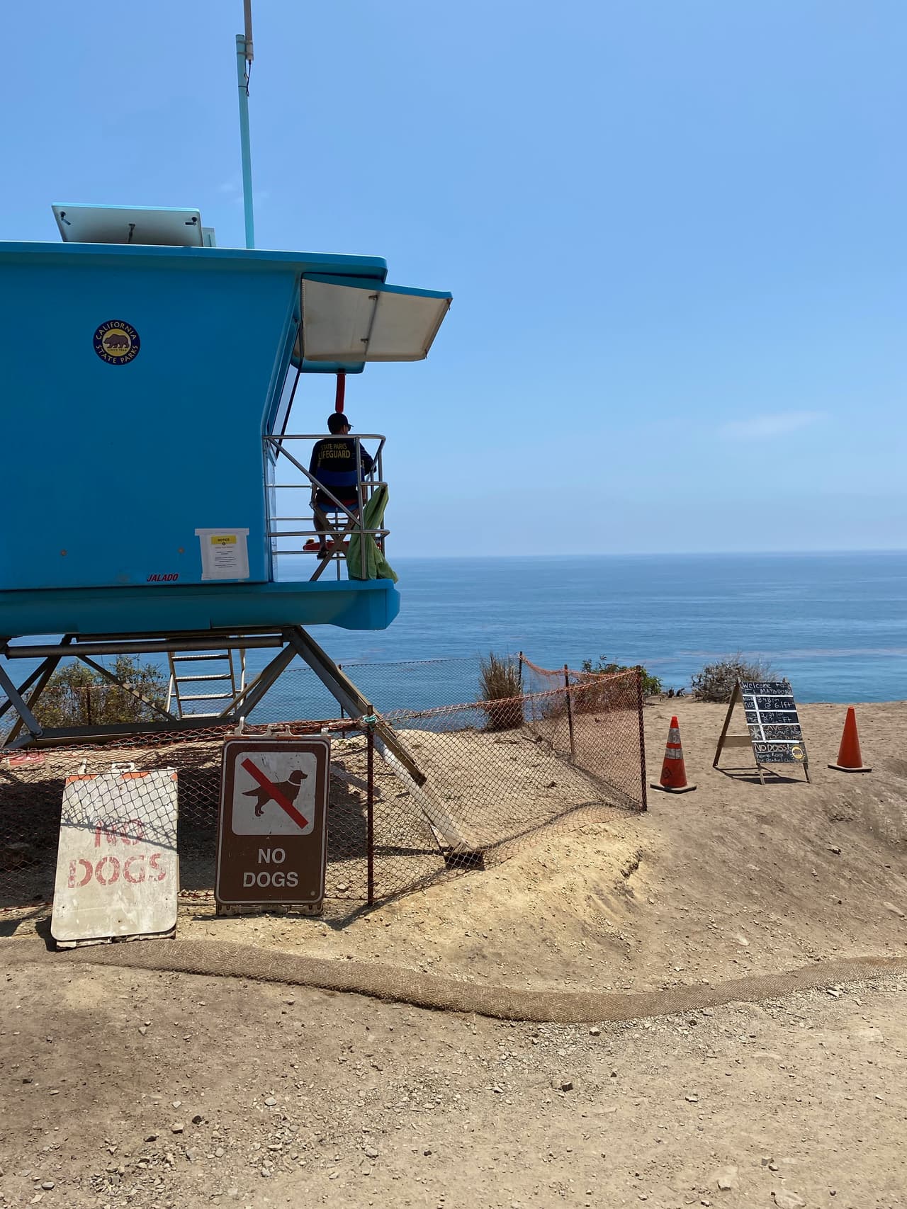 A la playa no podrás traer a tu mascota y siempre estarás bajo la vigilancia y protección de salvavidas.