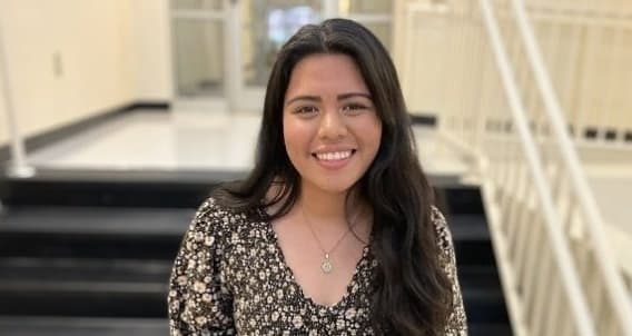 Estudiante hispana recibe el John H. Crowder Award en el Condado Union