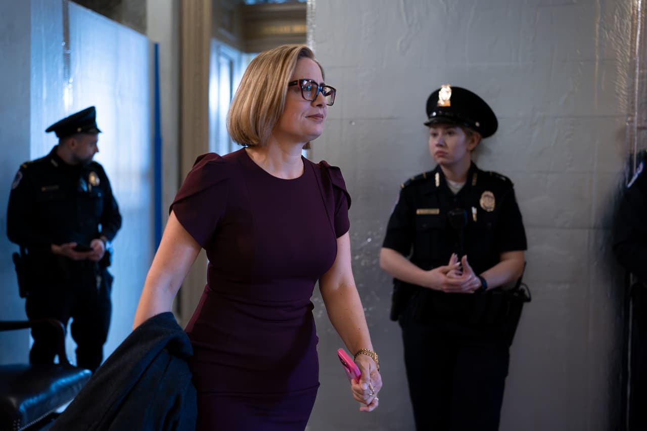Exguardaespaldas de Kyrsten Sinema revela por qué estaba en su casa antes de ser arrestado por miles de dólares en daños