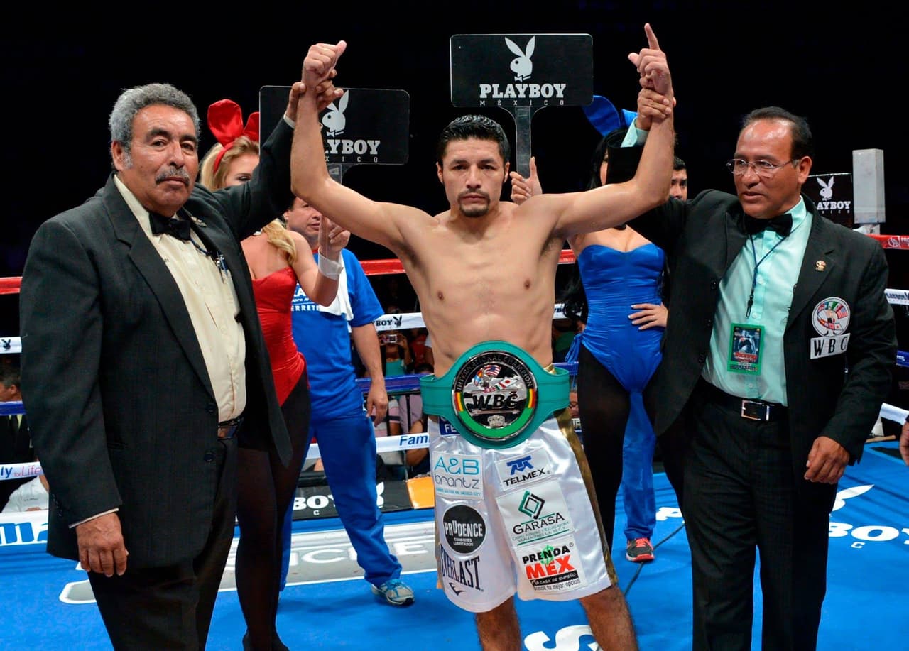 Jhonny González sueña con título superpluma aunque espera ofertas