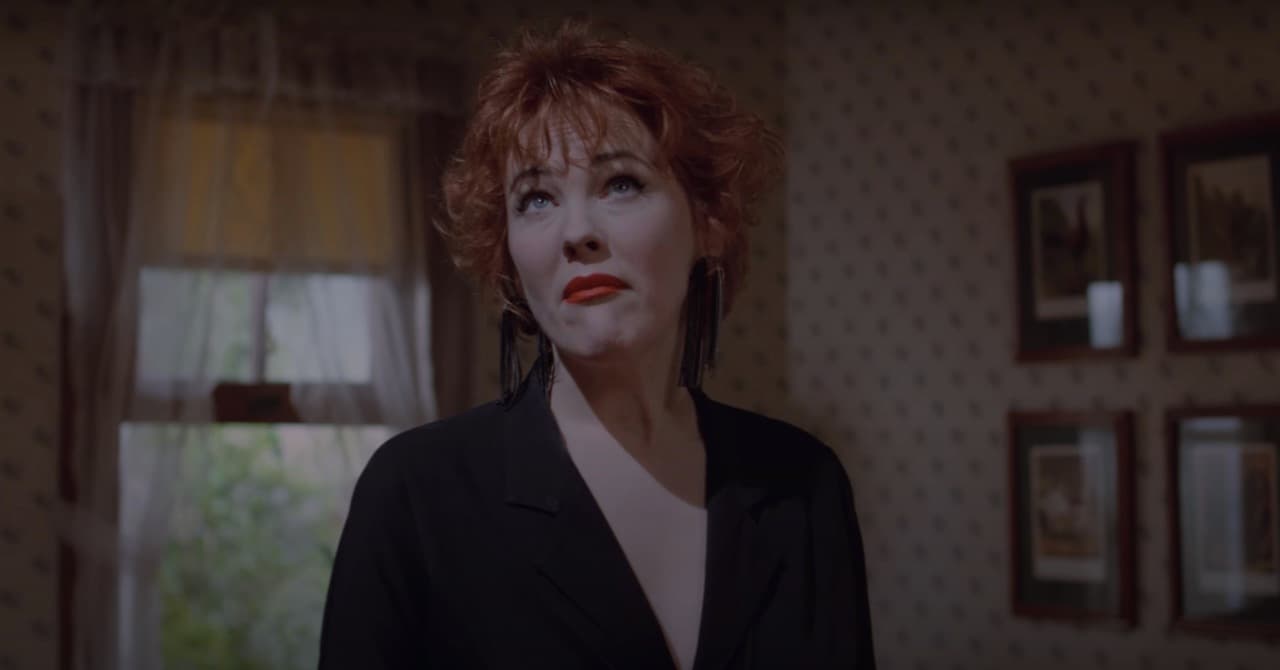 Catherine O’Hara dio vida a Delia Deetz, la madre del personaje de Winona Ryder. Poco después, la actriz participó en ‘Home alone’ y continuó su carrera en la comedia.