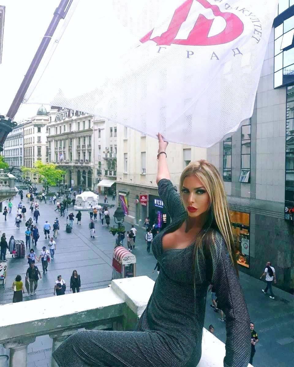 <b>Ava Karabatic</b> es, además, profesora de lengua italiana y romana, actriz de cine, pintora y autora de una autobiografía.