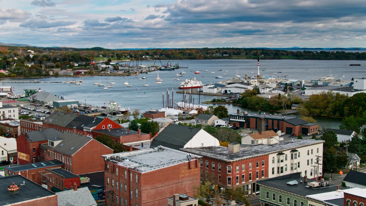 <h2 class="cms-H2-H2">32. Rockland, Maine</h2>
<br>
<br>💵
<b>Salario mínimo por hora a partir del 1 de enero de 2023:</b> $14.00
<br>