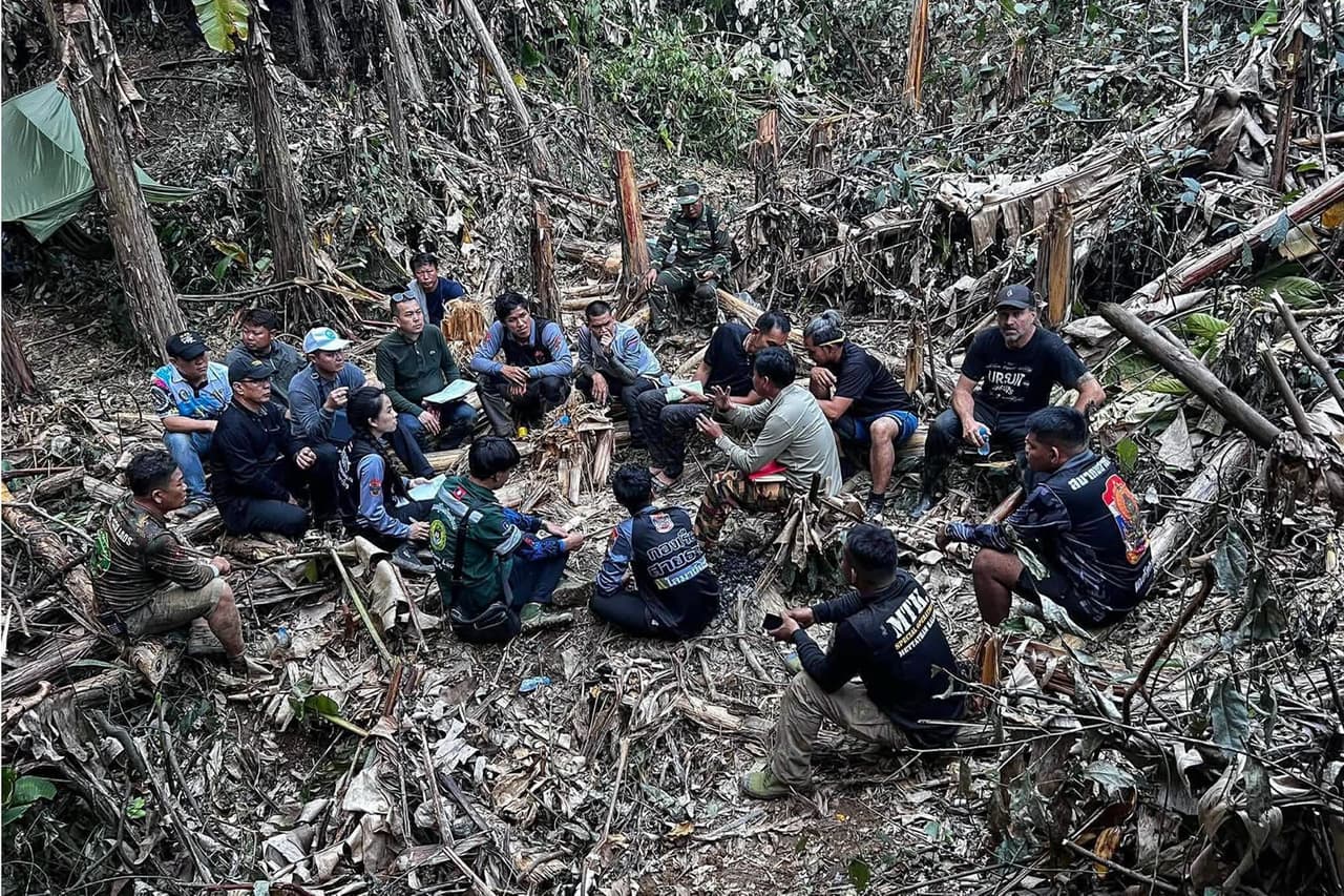 Un buen plan de rescate depende de “la duración de las inmersiones, las restricciones y el tamaño mismo de los pasadizos en los que están”, dijo Gary Mitchell, funcionario de prensa del South & Mid Wales Cave Rescue Team.