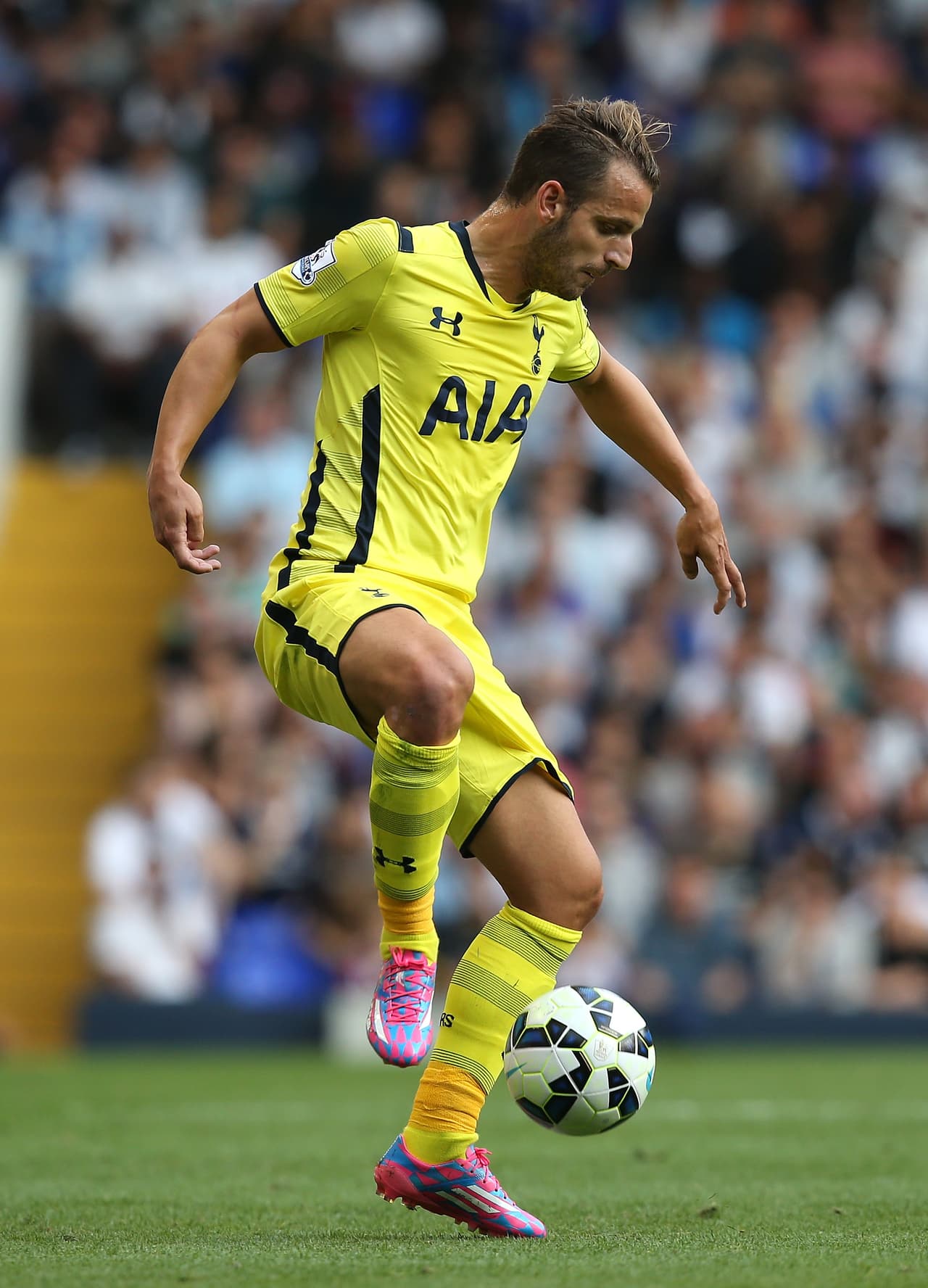 Villarreal refuerza su delantera con Roberto Soldado del Tottenham