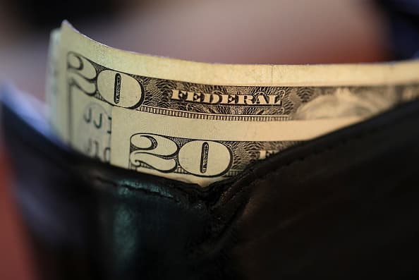 La ciudad de Austin distribuirá los $2,000 directamente a las personas que soliciten. Las personas se elegirán mediante un proceso de selección aleatoria.