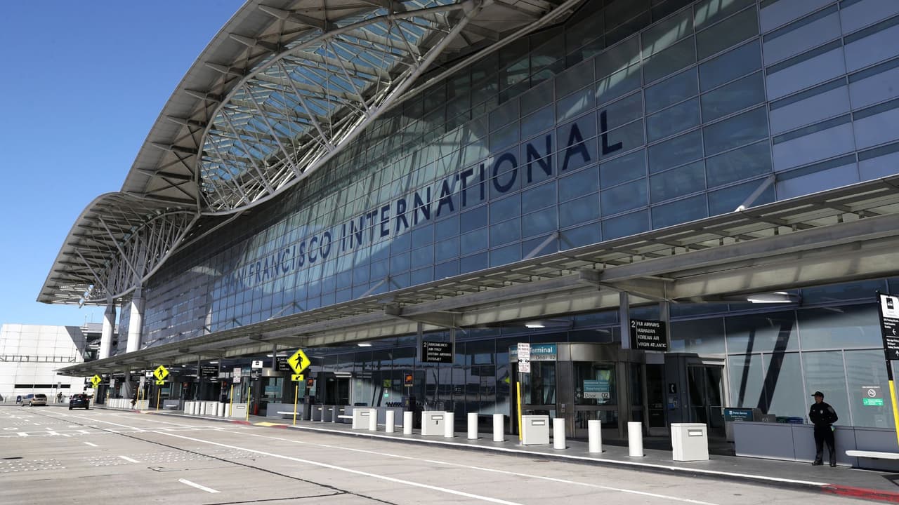 <h2 class="cms-H2-H2">8.- Aeropuerto Internacional de San Francisco</h2>
<br>San Francisco, California
<br>- Tiempo de espera promedio para todos los pasajeros: 23.8 minutos
<br>- Tiempo de espera máximo para todos los pasajeros: 50.9 minutos
