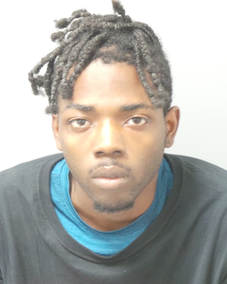 Stephan Cannon, de 22 años, sospechoso del asesinato de un exoficial de policía de St. Louis, Missouri, durante los recientes saqueos.