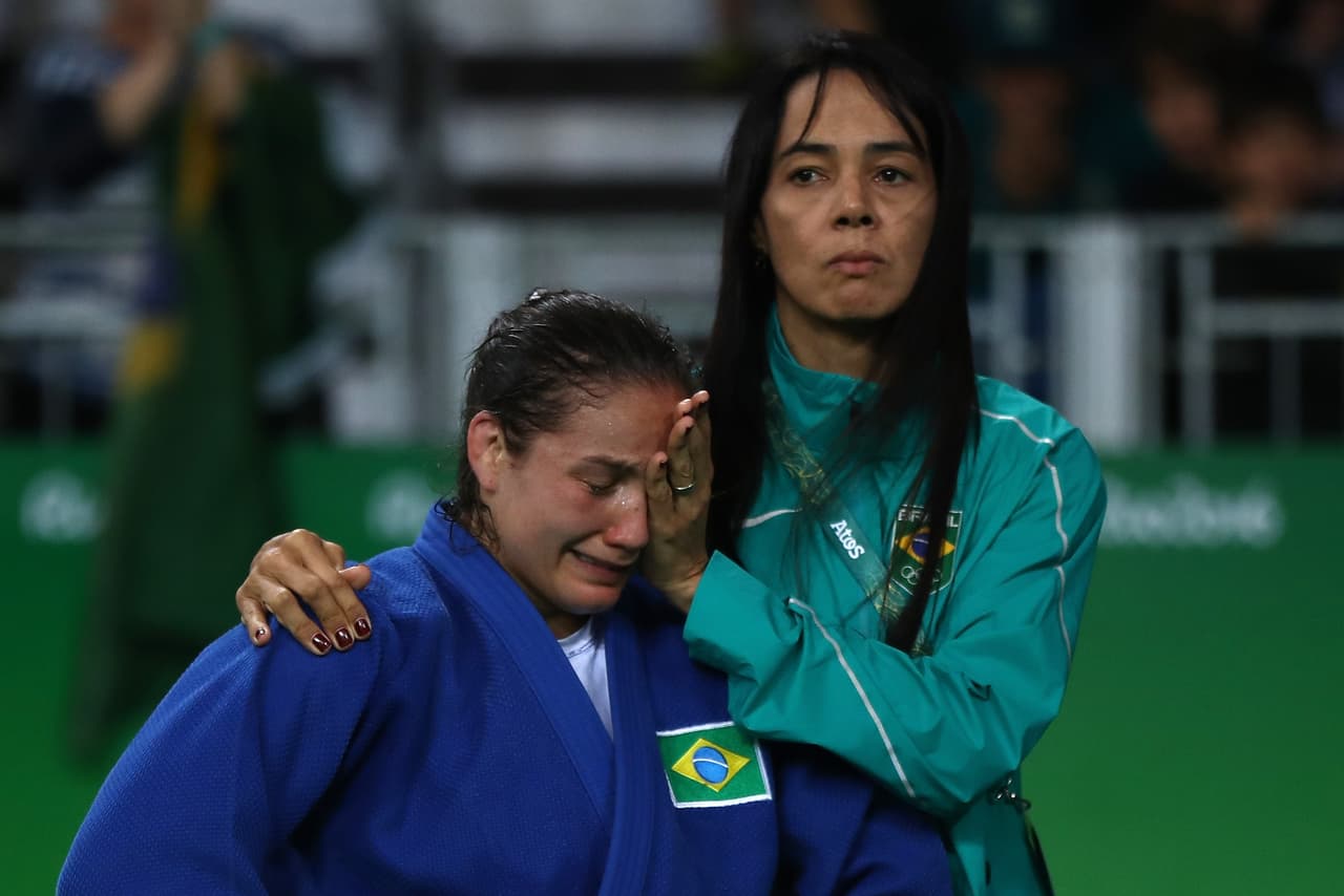 Siempre cuenta con una mano amiga que te dé apoyo en los momentos más duros.