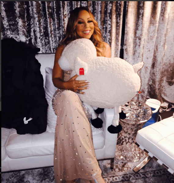 Corderitos por doquier, así fue como la recibieron en Belgrado.