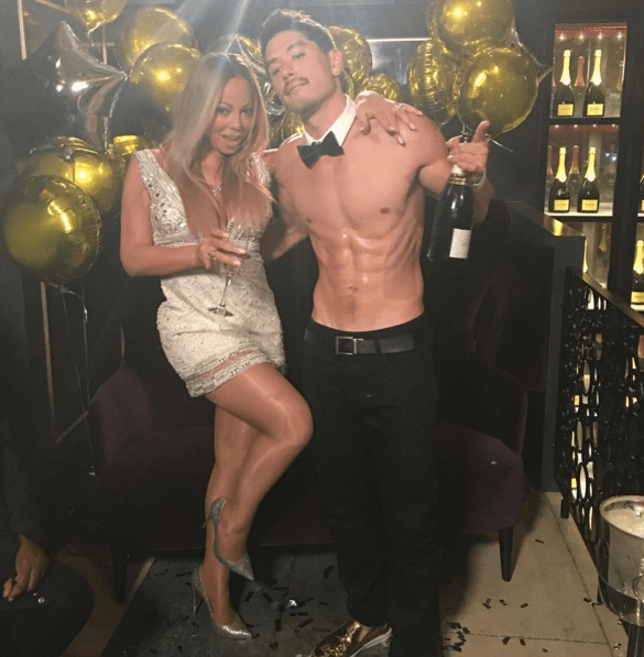 ¡Pero qué mal te la pasas! Así son las noches alemanas para Carey.