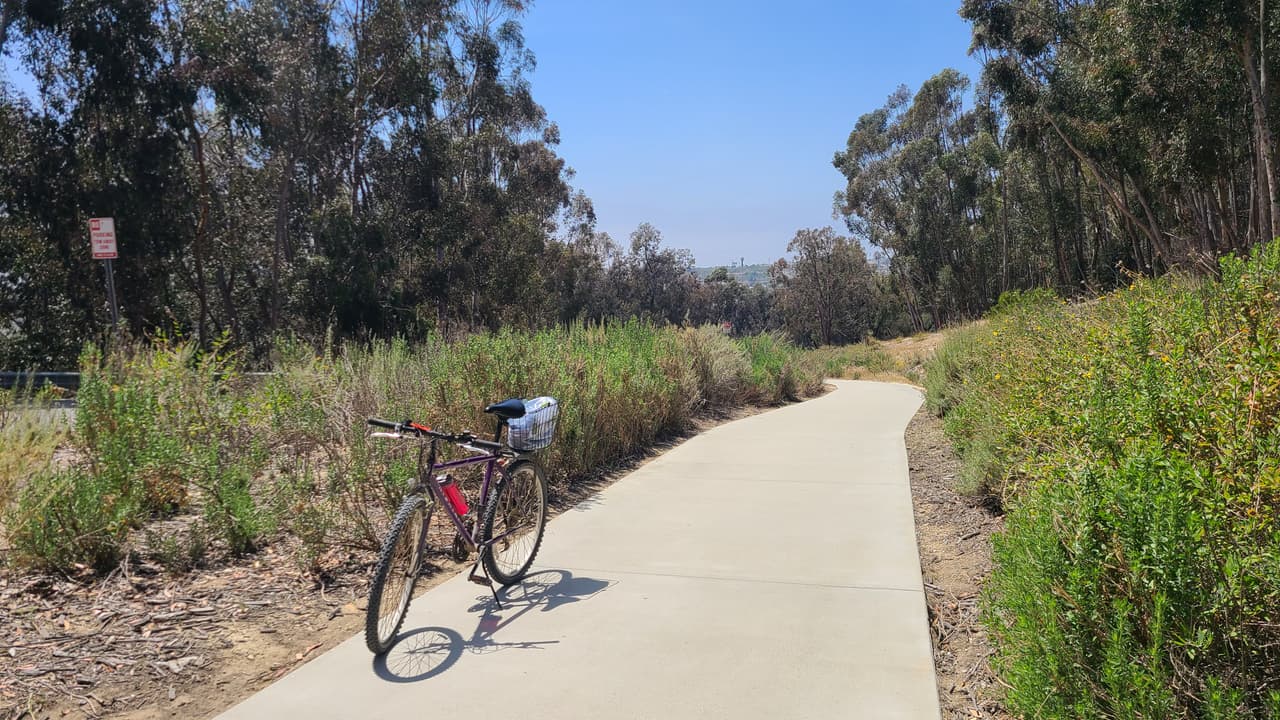 Existen numerosos puntos de acceso al sendero Park to Playa, incluidos varios lugares a lo largo de Ballona Creek, en Culver City Park, en Baldwin Hills Scenic Overlook, Stoneview Nature Center, y varias áreas en Kenneth Hahn State Recreation Area, entre otros.
