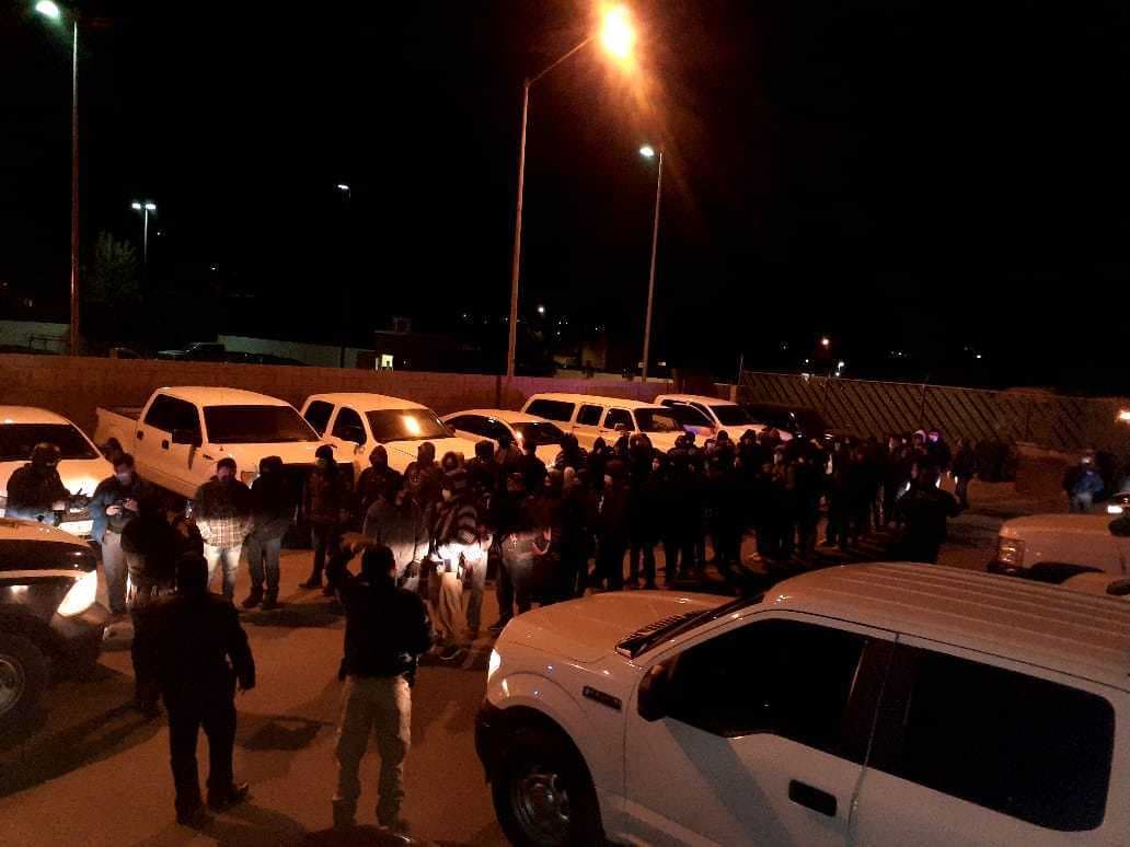 Rescatan a casi un centenar de migrantes acuartelados en moteles a la espera de que un coyote los cruzara a EEUU