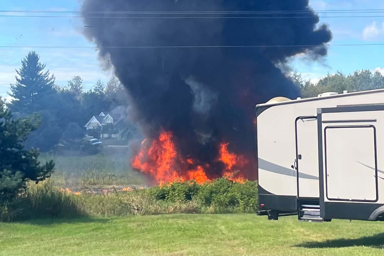 Un F-16 se estrella durante un entrenamiento en Michigan; el piloto se eyecta para sobrevivir