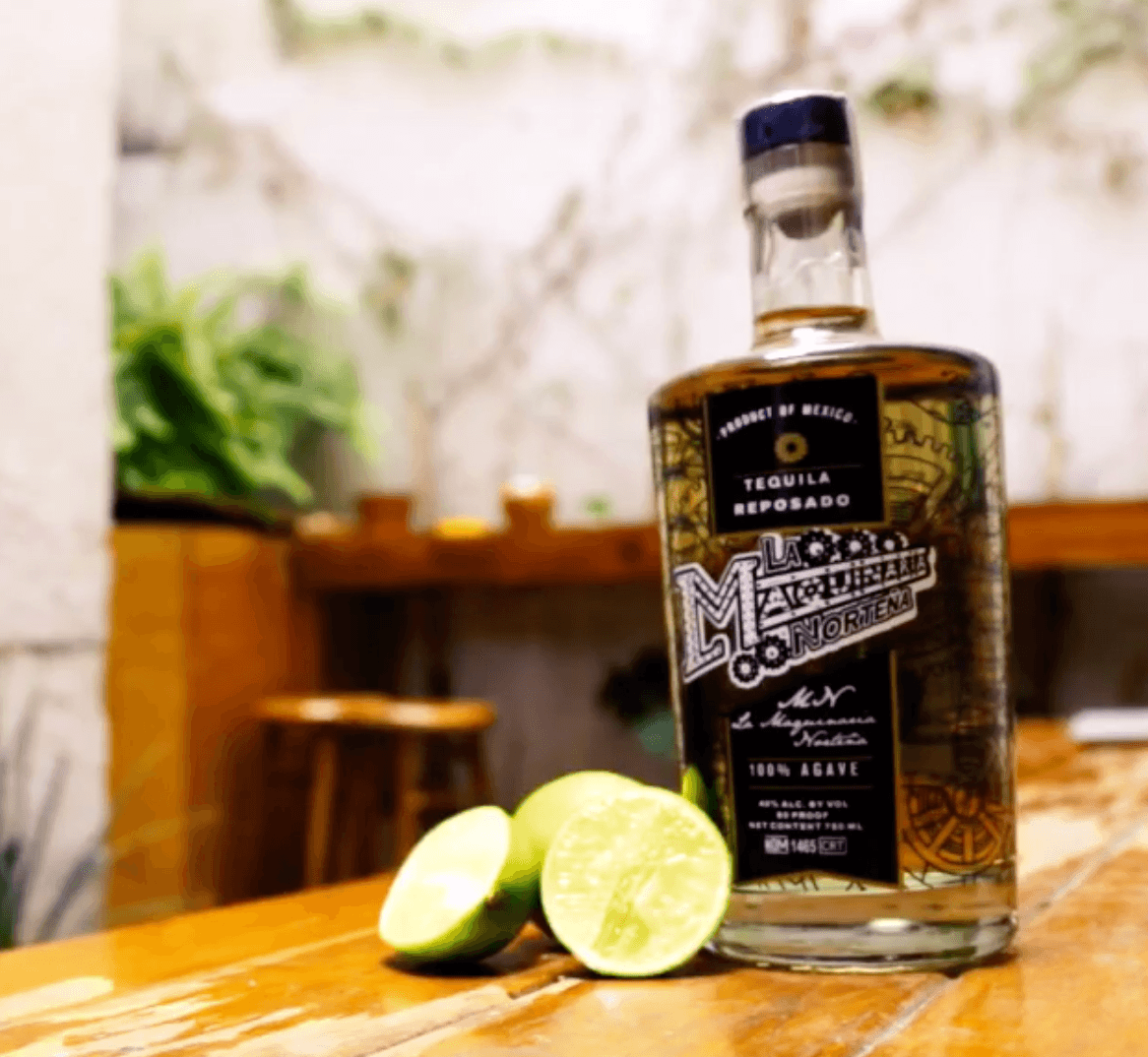 La Maquinaría Norteña tiene su propia marca de tequila desde hace ya varios años e incluso, organiza eventos para firmar botellas para sus fanáticos y así también promocionar su bebida.