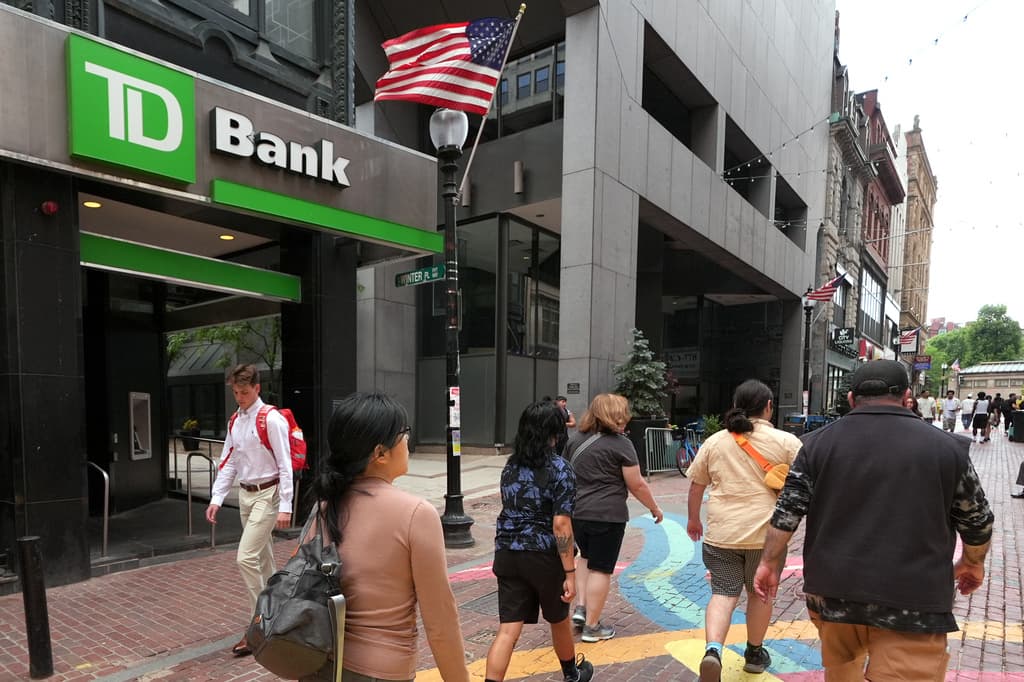 Indocumentados tendrán más problemas para usar los bancos: Gobierno de Trump pide endurecer las condiciones