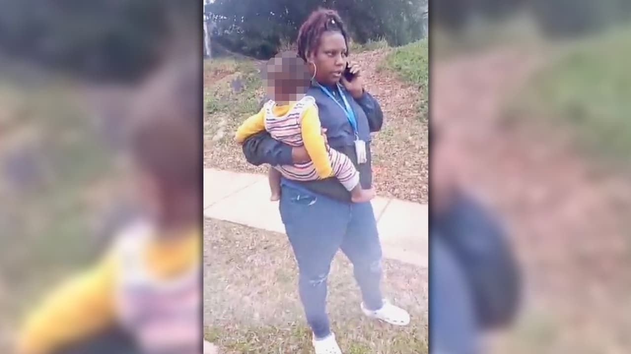 Bebé de 1 año caminaba solo y sin zapatos en una concurrida calle de Charlotte