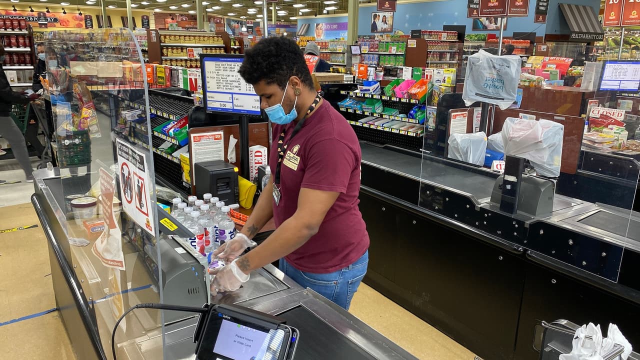 <b>Abiertos con modificaciones:</b>
<br>
<br>Los siguientes sectores tendrán modificaciones adicionales además de requerir el 100% de uso de mascarillas y distanciamiento físico.
<br>