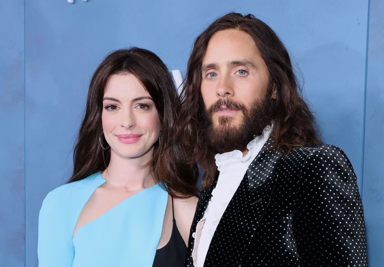 Anne Hathaway y Jared Leto