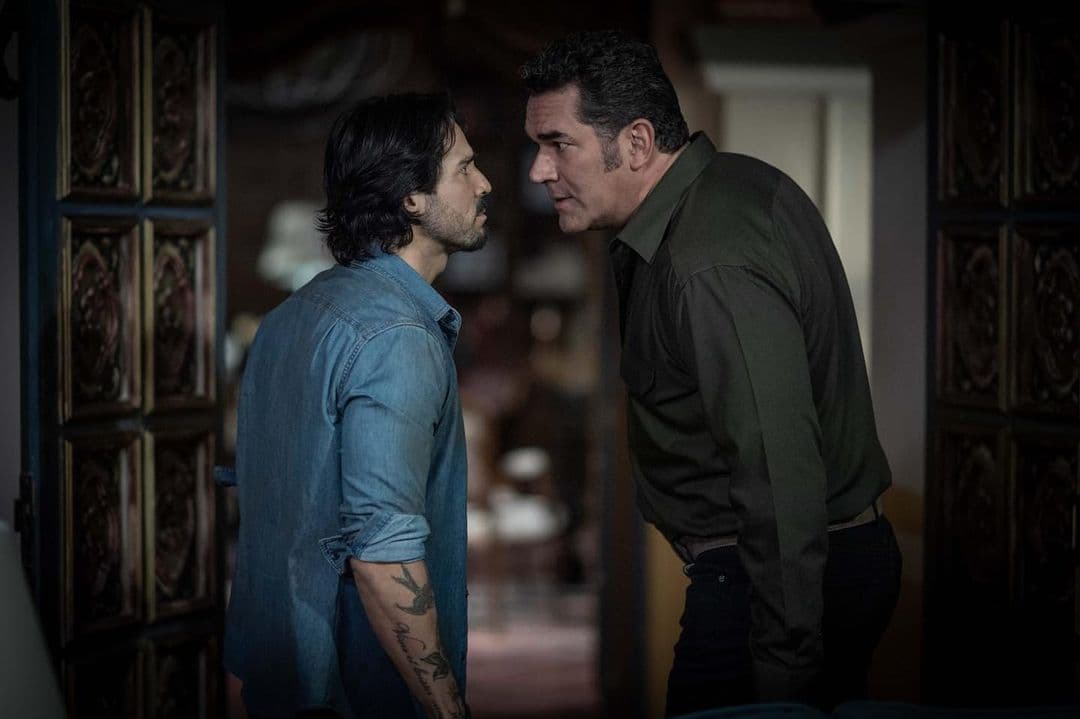 Lo único bueno de Octavio será su profundo amor por su hijo
<b>Rafael</b>
<b>(<a href="https://www.univision.com/temas/jose-ron" target="_blank">José Ron</a>)</b>, quien también podría ser su única debilidad, pero eso se pondrá a prueba cuando se cruce Fernanda en el camino de ambos.