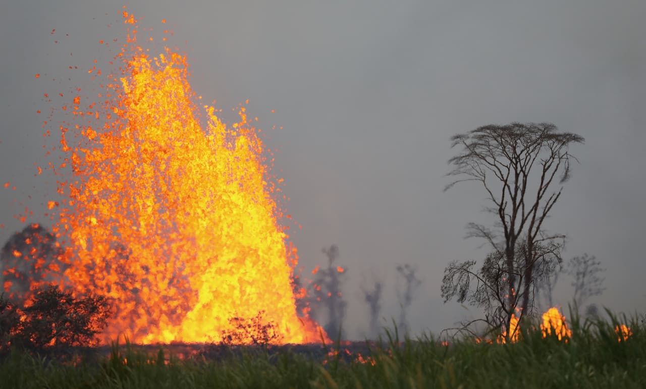 La cancelación de vacaciones a la Isla Grande de Hawai le está costando a la industria turística local millones de dólares mientras la principal atracción, el volcán Kilauea, sigue expulsado lava. Las cancelaciones de mayo a junio han generado pérdidas por al menos 5 millones de dólares, dijo Ross Birch, directora general de la junta de turismo de la isla.