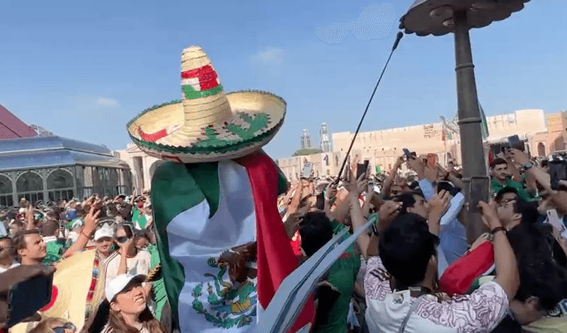 Las imágenes demuestran que la pasión se vive dentro y fuera del primer partido de la selección hispana en la gran competencia mundialista.