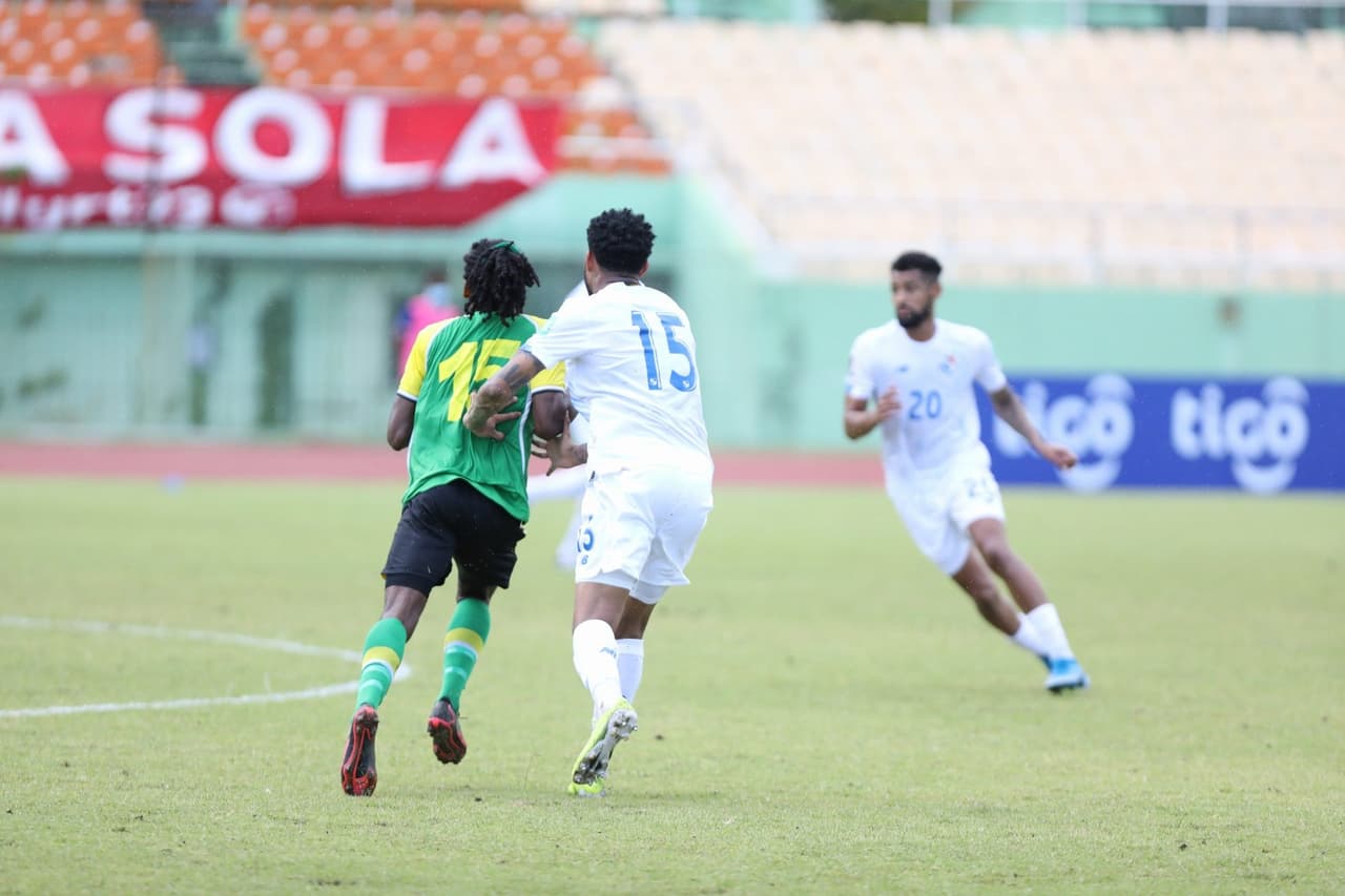 Panamá se impone a Dominica 2-1 en las eliminatorias de la CONCACAF rumbo a Catar 2022. El primer tanto fue un autogol de Briel Thomas, seguido de un gol de José Fajardo para darle el triunfo a los panameños. El gol en solitario para los dominicos fue por parte de Audel Laville, durante la primera ronda del Grupo D.