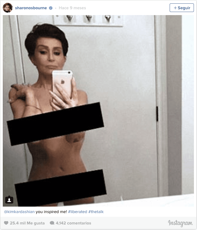 <b>2. <a href="https://www.instagram.com/sharonosbourne/">Sharon Osbourne</a>. </b>El
<i>selfie</i> de la esposa de Ozzy Osbourne inspirado en Kim Kardashian ha conseguido 25,400 'likes'.