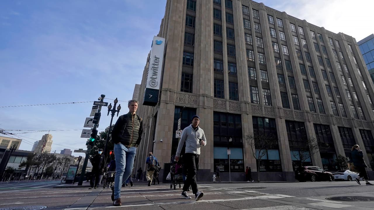 Elon Musk comienza despidos masivos en Twitter y enfrenta su primera demanda colectiva por parte de exempleados