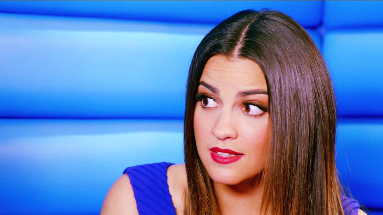 Ante la ausencia de Alex, necesita una amiga para platicar.