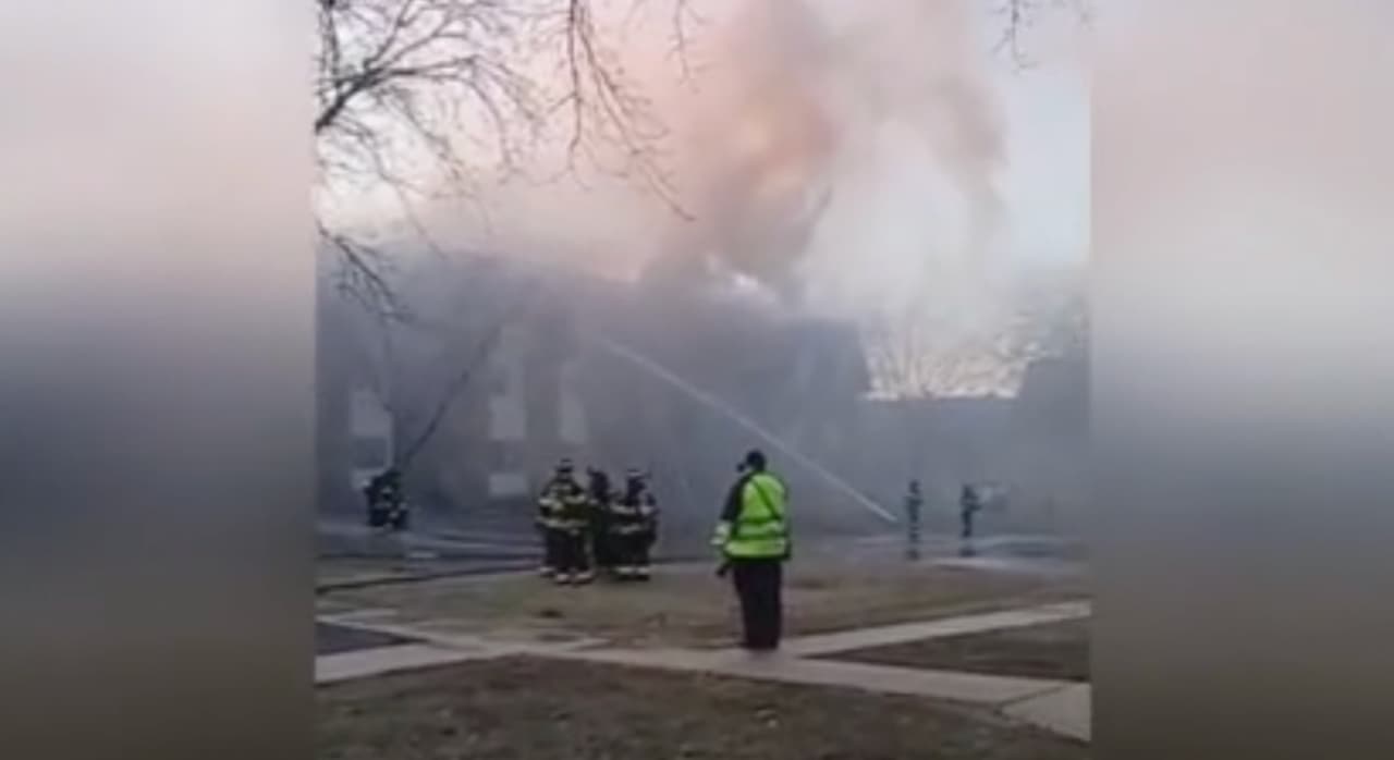 Familias hispanas pierden todo tras incendio en Palatine, suburbio de Chicago