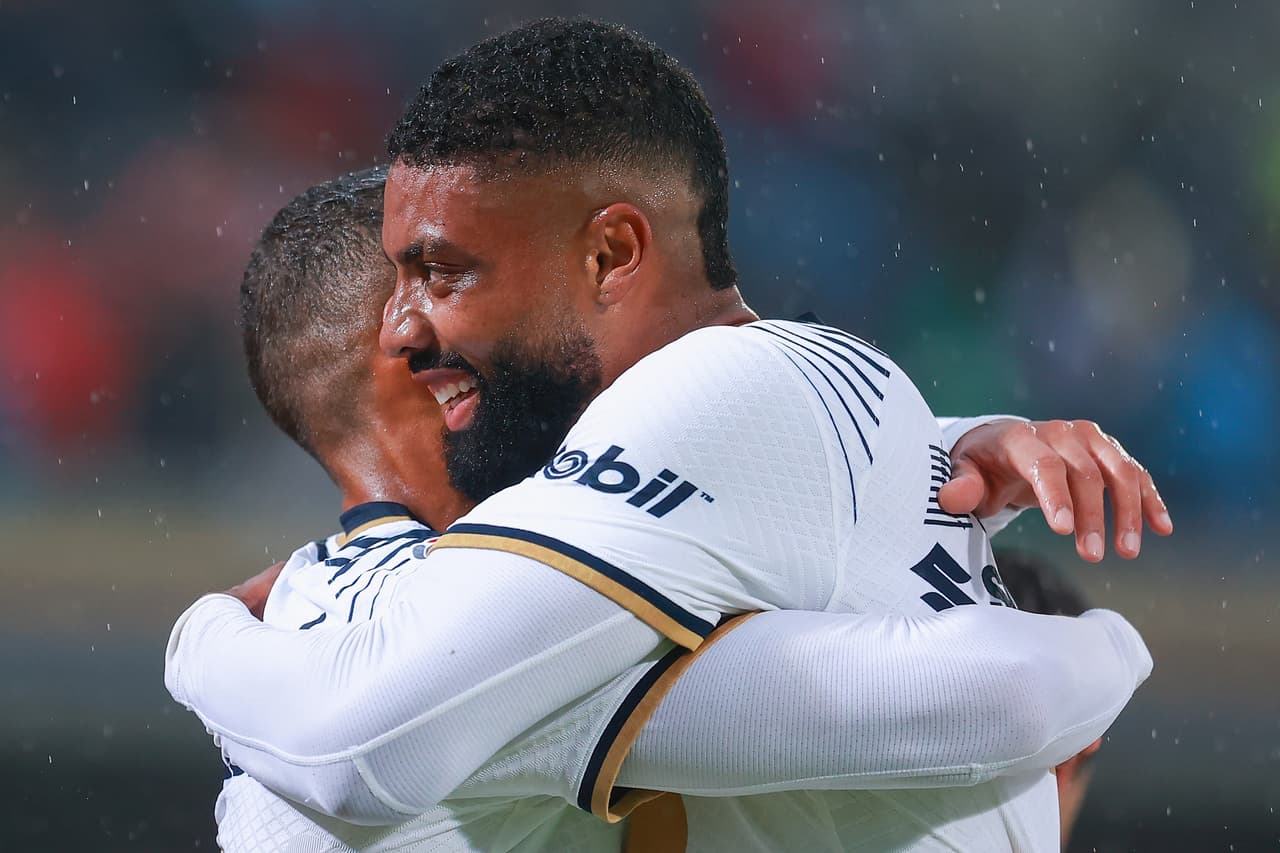 Al 21', Diogo abrió el marcador para Pumas con un frentazo a quemarropa tras haber avisado minutos antes con un remate de 'palomita'.