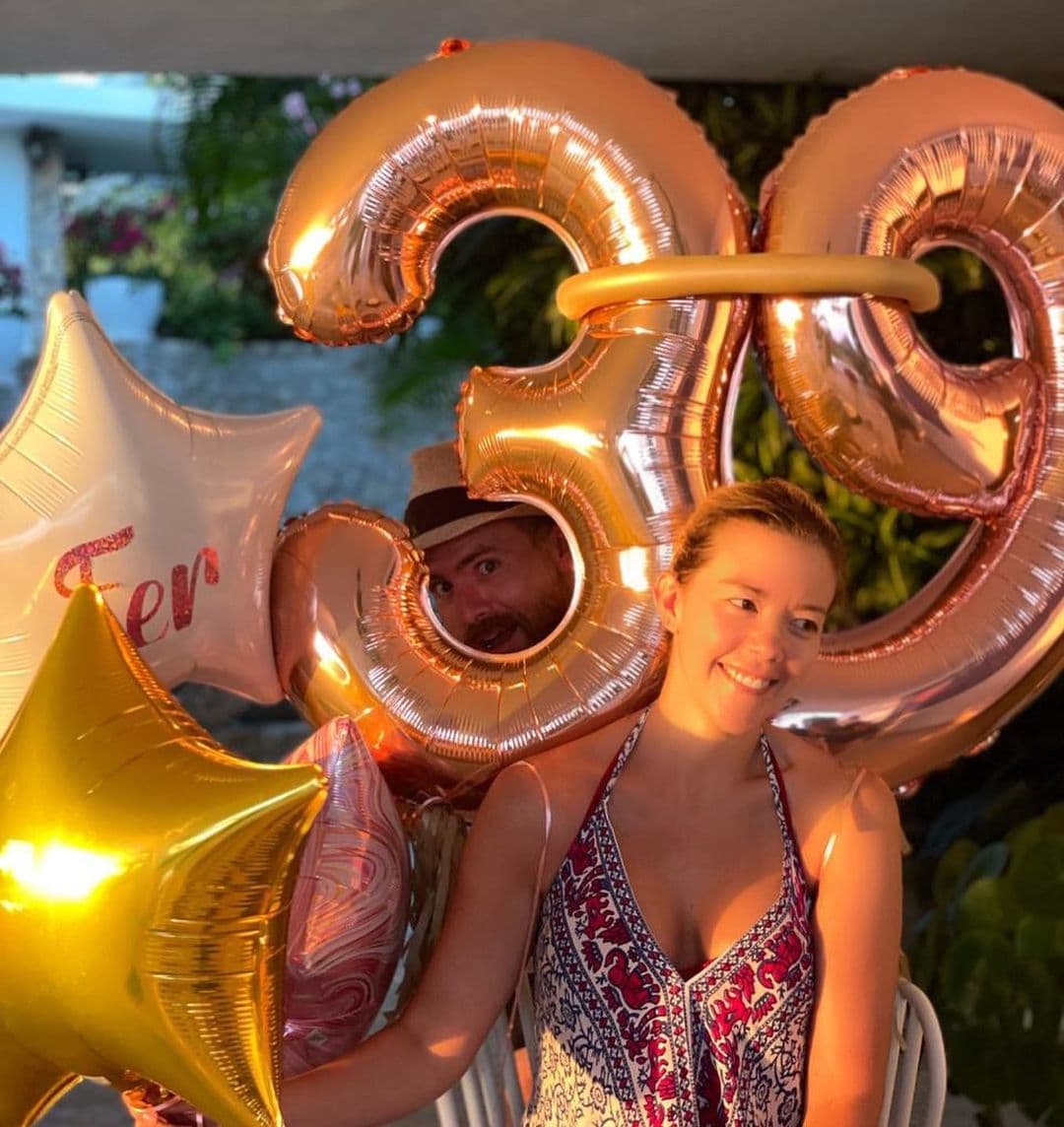 <b>Dulces 39</b>
<br>
<br>En las fotos que la actriz compartió con su pastel de 39 años y unos globos con ese número, el 25 marzo sus seguidores le dejaron 447 mil likes.
