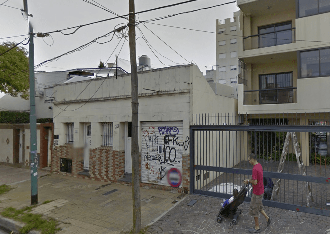 La casa donde el hombre convivía con los cuerpos de sus padres muertos.