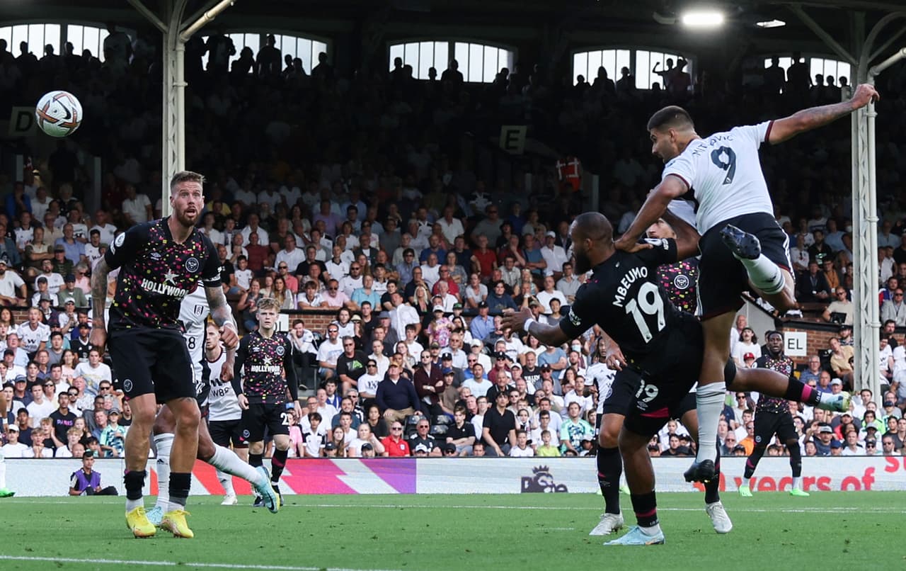 Y en otros resultados de la Premier League el Crystal Palace venció 3-1 Aston Villa, Everton empató 1-1 con Nottingham Forest, Fulham venció 3-2 a Brentford y Leicester City perdió en casa 1-2 con Southampton.
<br>