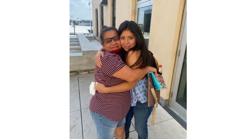 Angélica Vences-Salgado y Jaqueline Hernández el viernes 10 de septiembre de 2021 durante su encuentro tras 14 años separadas.