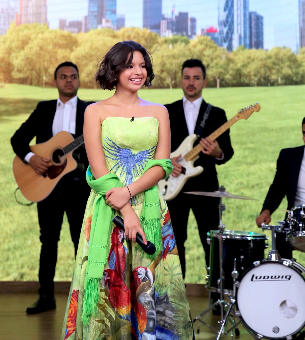 A su corta edad, Angela brilla con luz propia.