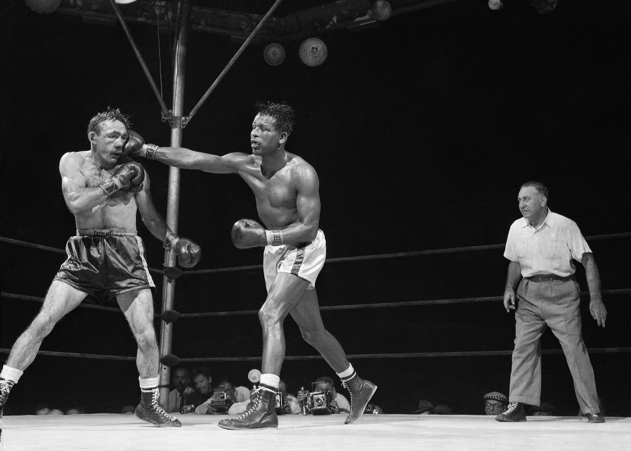 Ya en 1958 se había convertido en el primer boxeador en ganar un campeonato mundial divisional cinco veces.