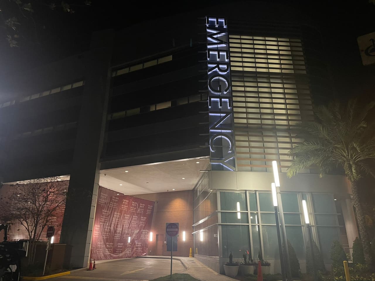 La policía indicó que se esperan cargos adicionales contra
<b>Keith Melvin Moses </b>por las otras cuatro víctimas.
<br>
<br>
<b><a href="https://www.univision.com/local/orlando-wven/el-largo-historial-criminal-con-el-que-cuenta-el-sospechoso-de-cometer-tres-tiroteos-en-pine-hills-video">Keith Melvin Moses </a></b>
<a href="https://www.univision.com/local/orlando-wven/el-largo-historial-criminal-con-el-que-cuenta-el-sospechoso-de-cometer-tres-tiroteos-en-pine-hills-video">tiene antecedentes penales que incluyen cargos por armas de fuego, asalto agravado y robos.</a>