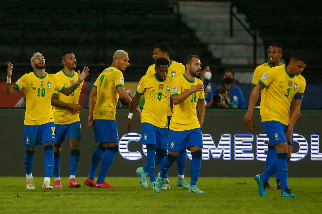 Perú no logra meter ni las manos y Brasil se los hace pagar caro con una golead a de 4-0.