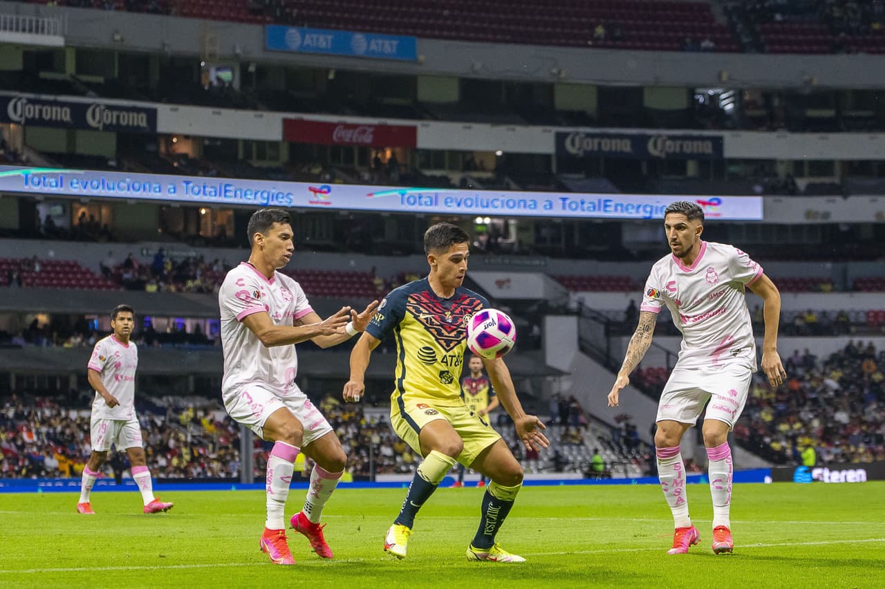 Con goles de Alvaro Fidalgo y Sebastián Córdova, América vence 2-1 a Santos, llegan a 31 puntos y continúan como líderes del torneo.