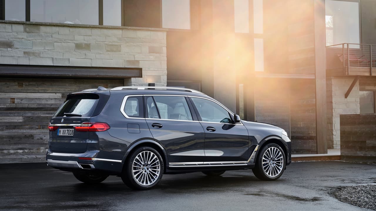 La nueva BMW X7 es
<b>9 pulgadas más larga que la X5</b>, la cual fue hasta la llegada de la nueva camioneta la SUV más larga ofrecida por el fabricante.