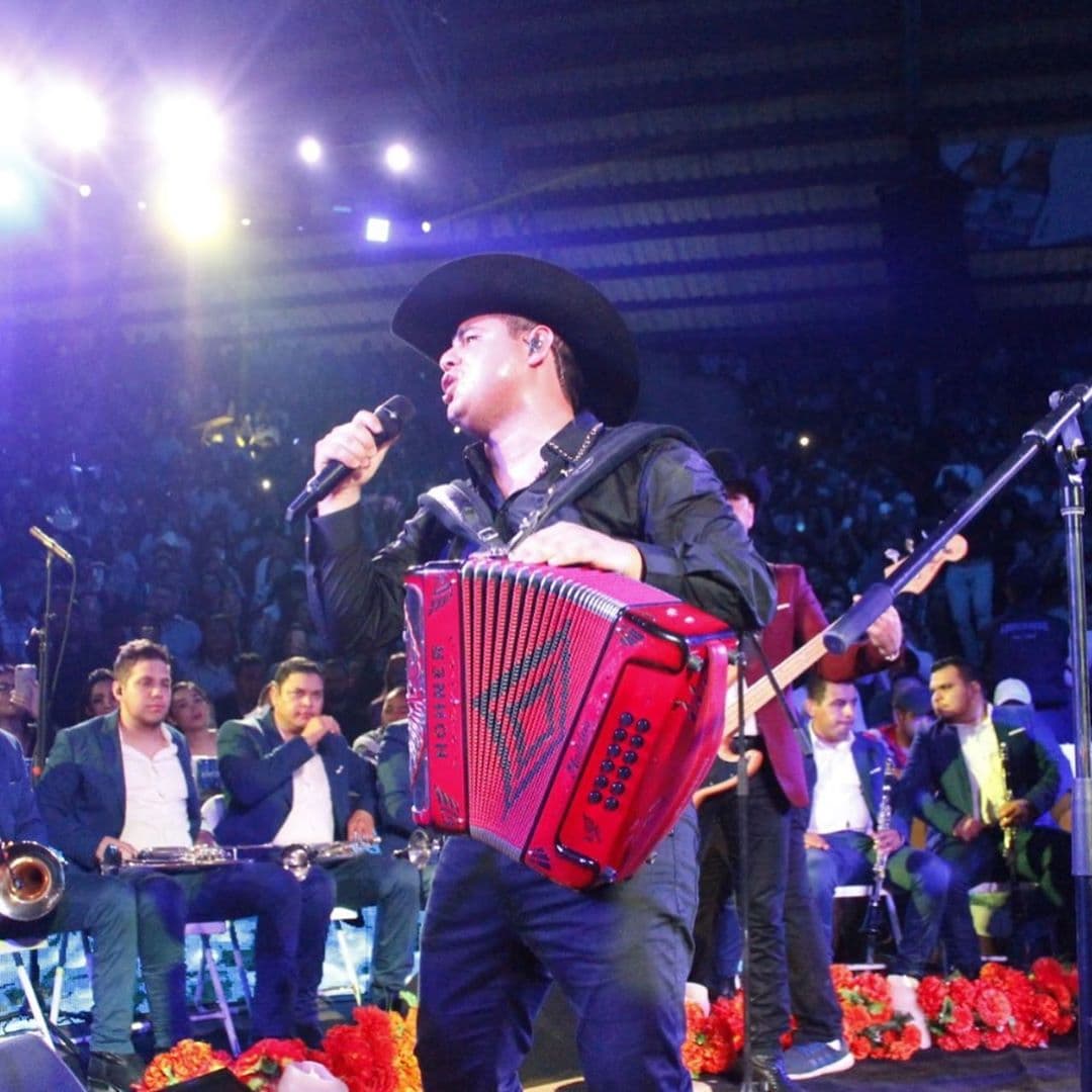 Aunque hasta el día de hoy no se conoce sobre quiénes estuvieron detrás de su atentado, el propio cantante explica cuál cree que fue la razón de ello.