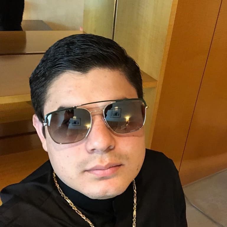 Hoy,
<b>Alfredo Olivas</b> está enfocado en su carrera, tiene reforzada su seguridad para sus presentaciones y ha dejado eso en el pasado.