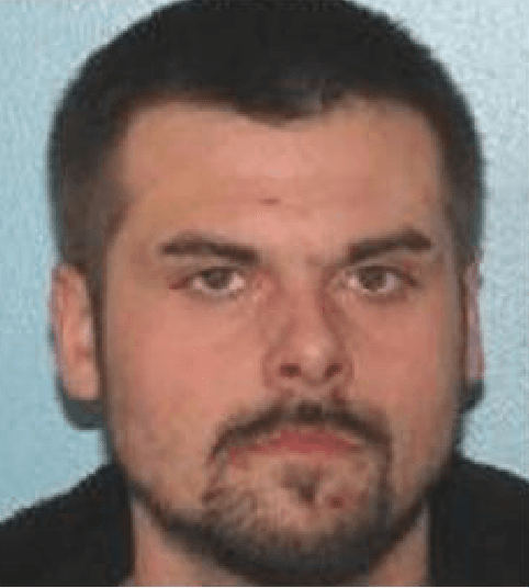 Lee sigue prófugo de la justicia. Si lo ve llame al 911