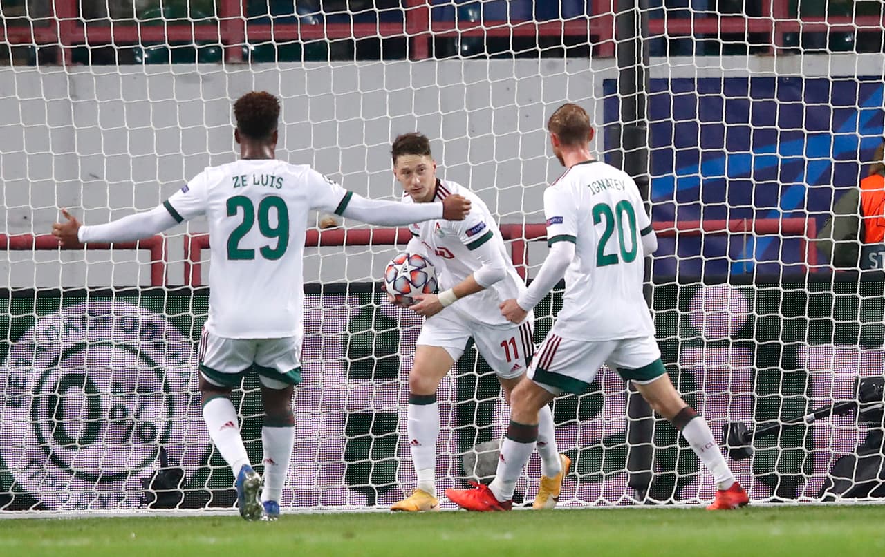 Tras igualar a un gol en Moscú, los del ‘Cholo’ cerraron con cuatro unidades la tercera fecha de la competición. | Héctor Herrera asistió a Giménez (18’) para que abriera el marcador. El empate llegó por la pena máxima cobrada por Miranchuk (25’) y cometida por el mexicano. El cuadro ruso llegó a dos unidades.