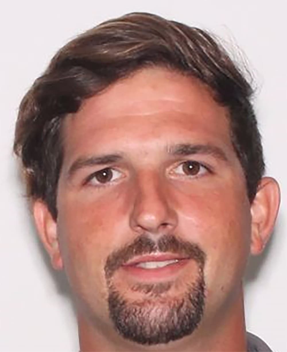 El padre, Jarod Donald LaDuke, mide aproximadamente 5'8" de altura.