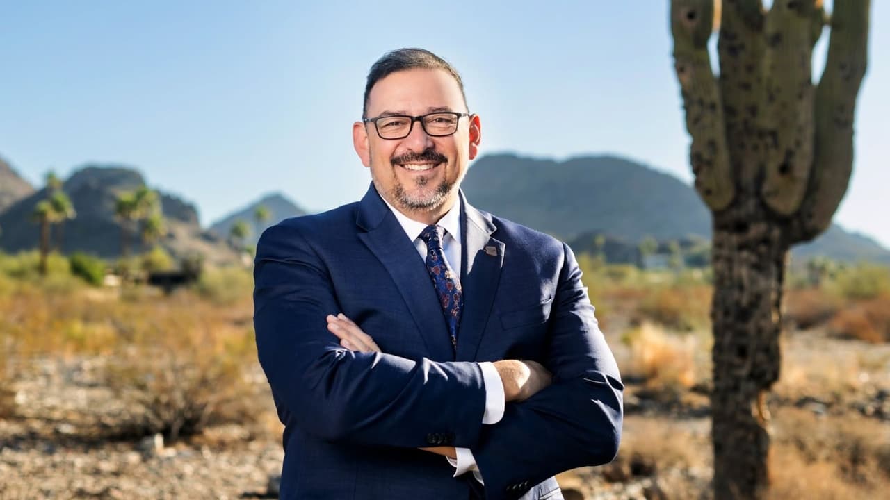 Quién es Adrian Fontes: perfil, trayectoria y propuestas del Secretario de Estado de Arizona que busca la reelección